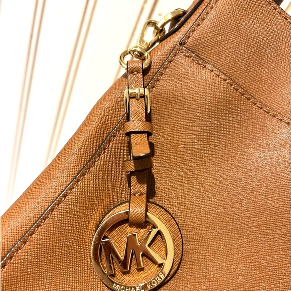 Michael Kors Brown leather purse - Picture 4 of 14